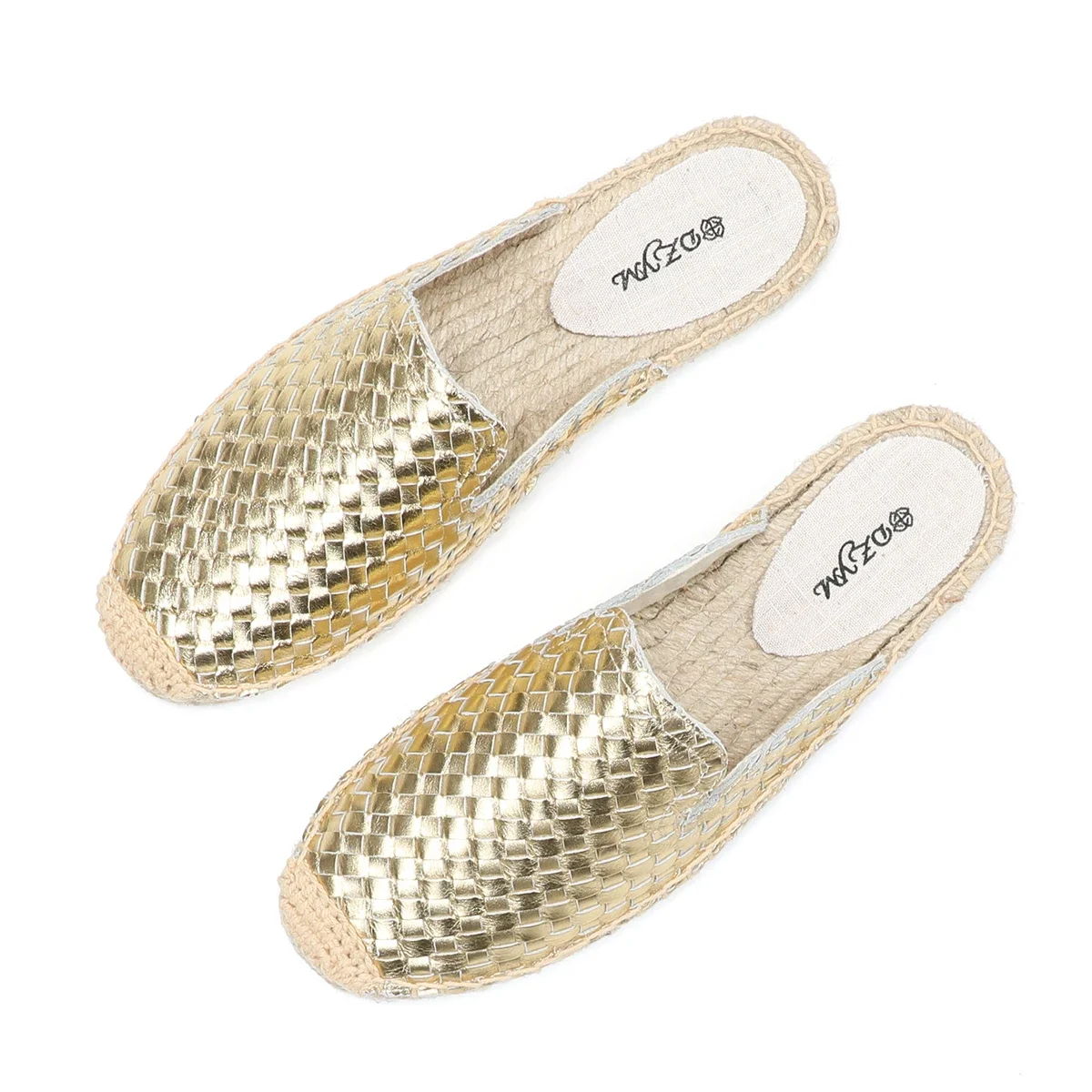 Elegant pointed-toe loafers that elongate the silhouette when paired with various jean styles
