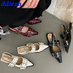 Elegant Pointed Toe Flat Loafers for Women with Decorative Buckle for Casual Style