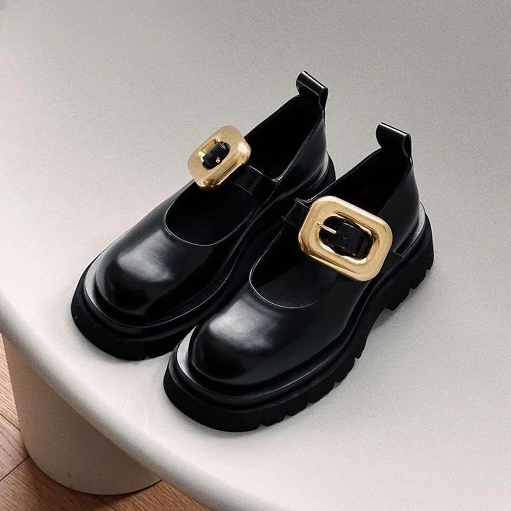 Evaluating flexibility points and comfort features in loafers