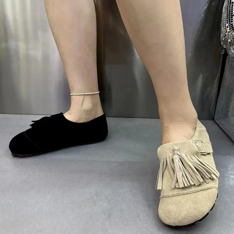 Classic Patent Leather Tassel Loafers for Women with Comfortable Round Toe Design - Image 3