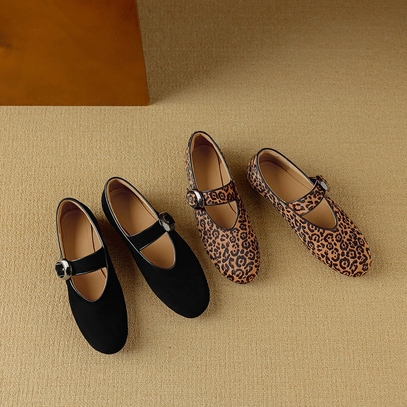 Refined square toe leather loafers with decorative details for formal gatherings